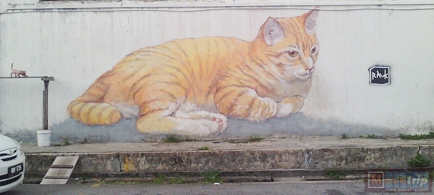 giant cat street art goergetown