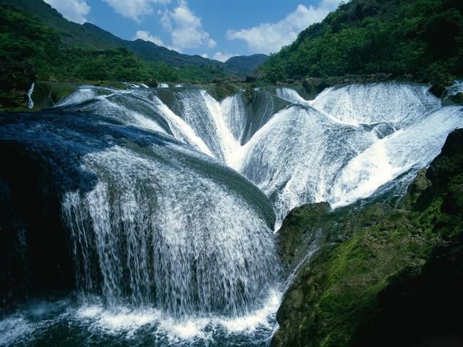 Pearl-Shoal-Waterfall-Jiuzhaigou-China