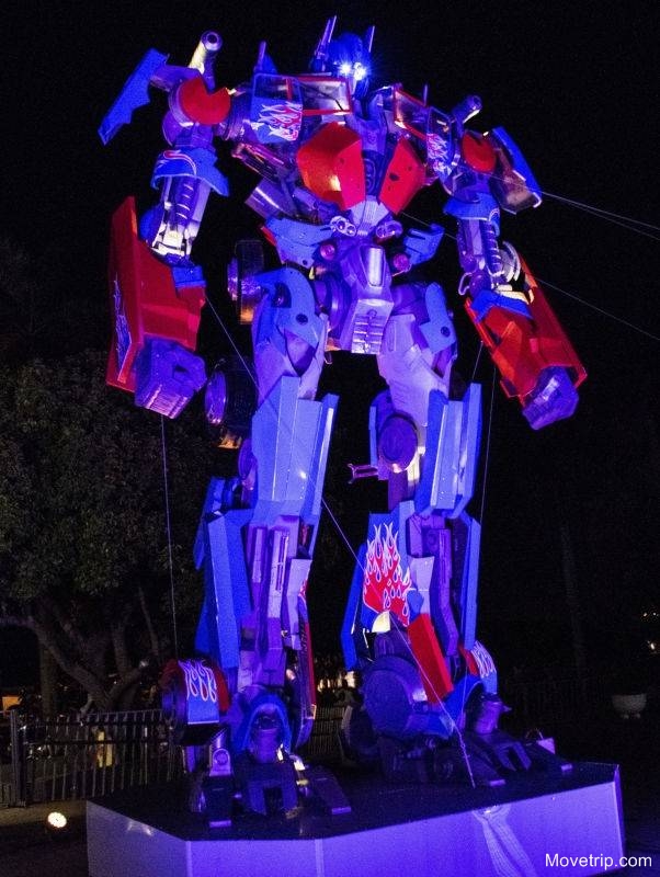 Transformer-Optimus-Prime-in-Penang-George-Town-2