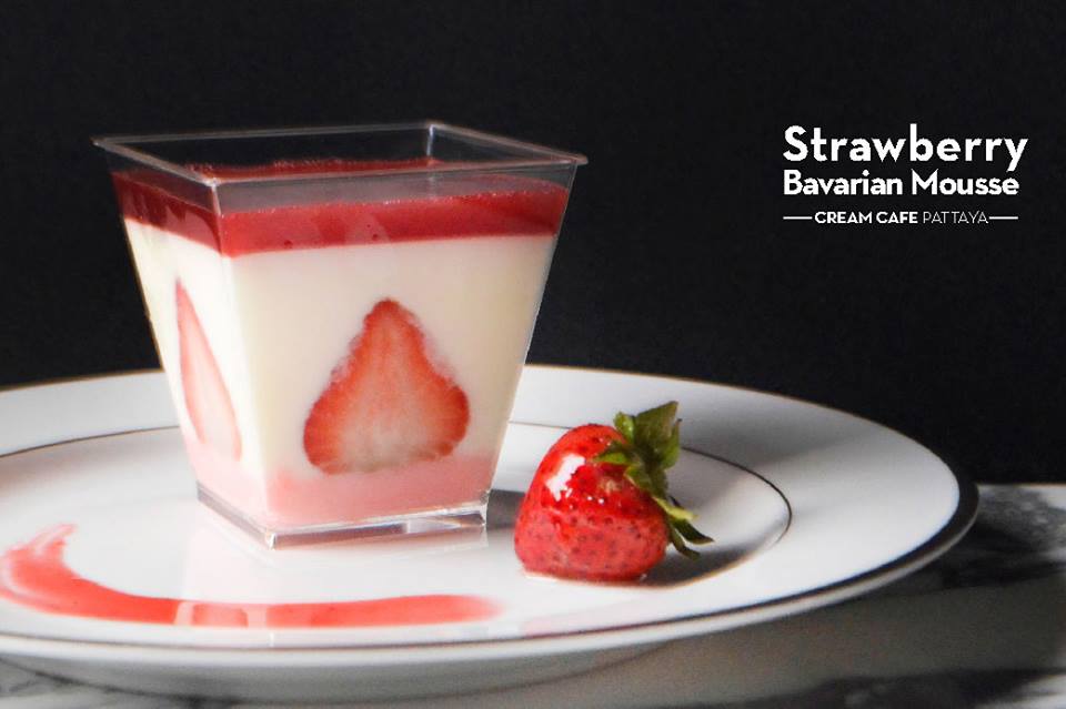 strawberry-bavarian-mousse-cream-cafe