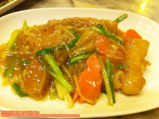 เนื้อปลาผัดต้นหอม