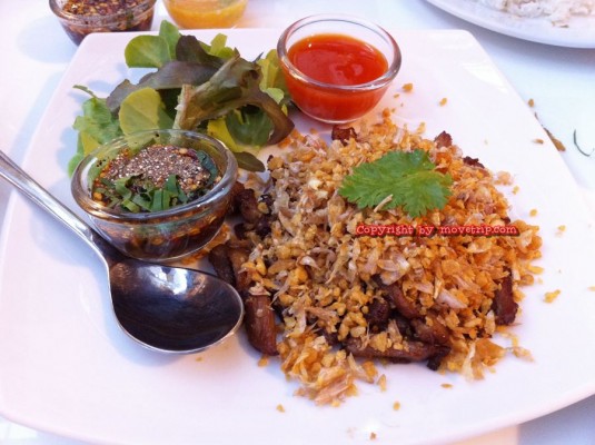 คอหมูทอดกระเทียม