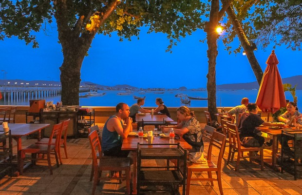 Kan Eang@Pier Phuket Seafood and Restaurant ร้านอาหารบรรยากาศดี อาหารอร่อย ชมวิวอ่าวฉลอง