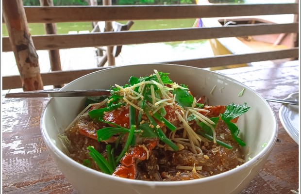 Travel Krabi นั่งเรือไปทานอาหารบนกระชังปลา ที่บ้านมะหญิง กระบี่