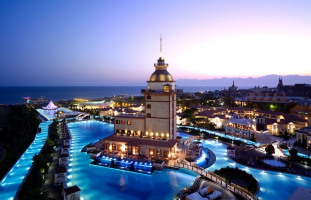 24 สุดยอดสระว่ายน้ำที่น่าตื่นตาตื่นใจจากทั่วโลก