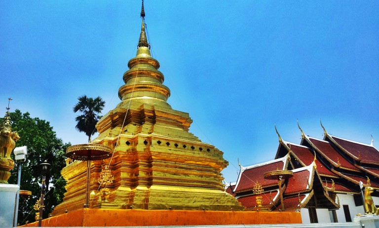 http://movetrip.com/wp-content/uploads/2016/01/พระธาตุศรีจอมทอง-จ.เชียงใหม่.jpg